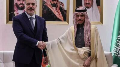 Suudi Arabistan'ın Türk vatandaşlarına vizeyi kaldıracağı belirtiliyor. İki ülke arasındaki