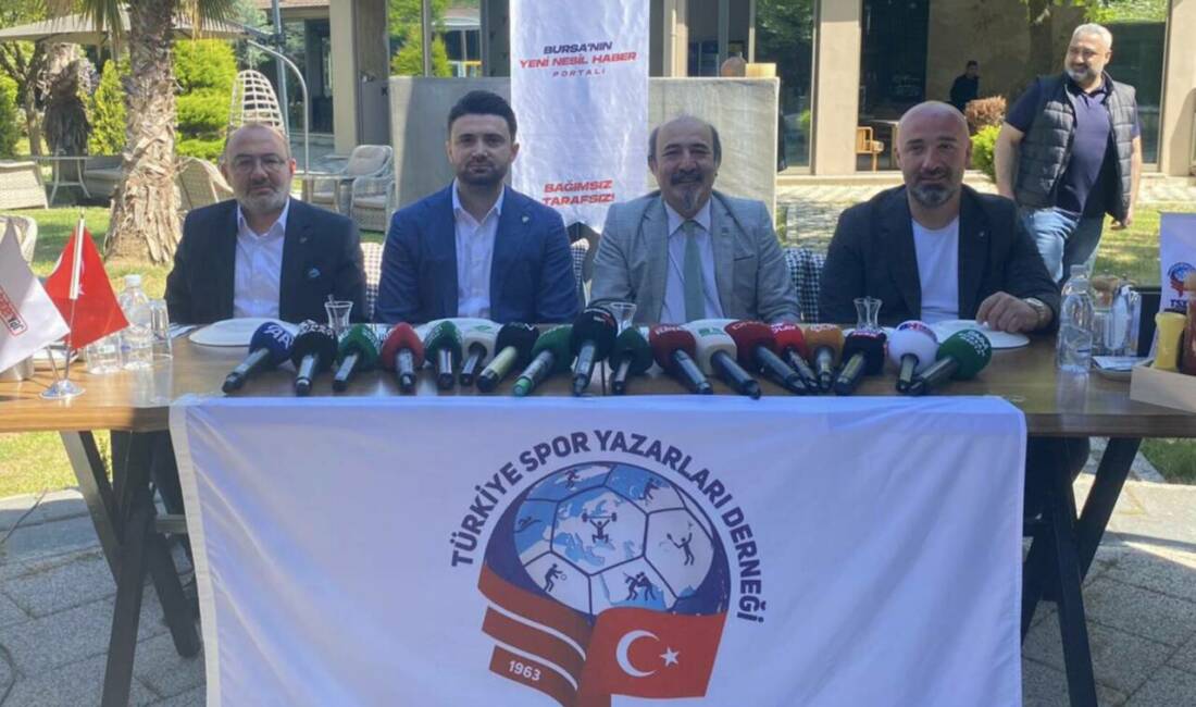 Bursaspor Başkanı Çelik açıkladı; ‘Bir yabancı futbolcuyla anlaştık’ Başkan Enes Çelik, bir yabancı oyuncuyla anlaştıklarını, iki futbolcuyla da