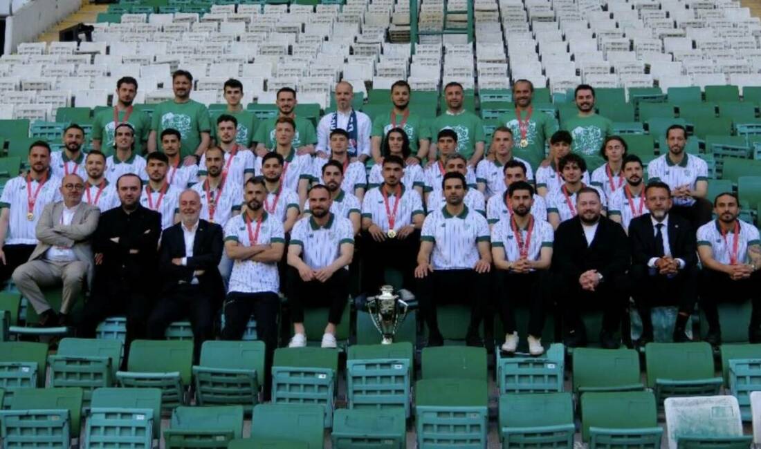 Bursaspor’a kaç oyuncu veda edecek? Başkan Çelik açıkladı Bursaspor Başkanı Enes Çelik, mevcut kadrodan minimum 7 oyuncuyla yollarını