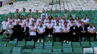 Bursaspor Başkanı Enes Çelik, mevcut kadrodan minimum 7 oyuncuyla yollarını