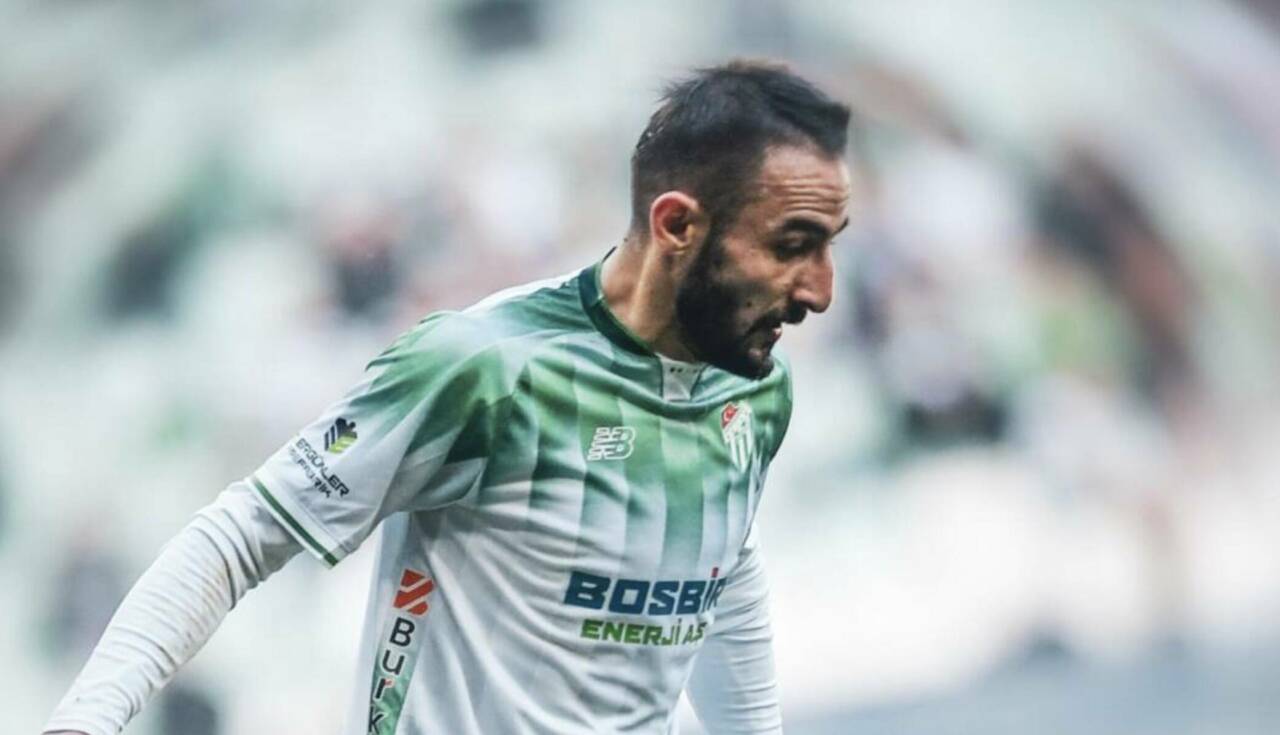 Bursaspor Başkanı Çelik, tecrübeli oyuncuya yeni adres gösterdi 3 ekran resmi 2026 05 12 173323