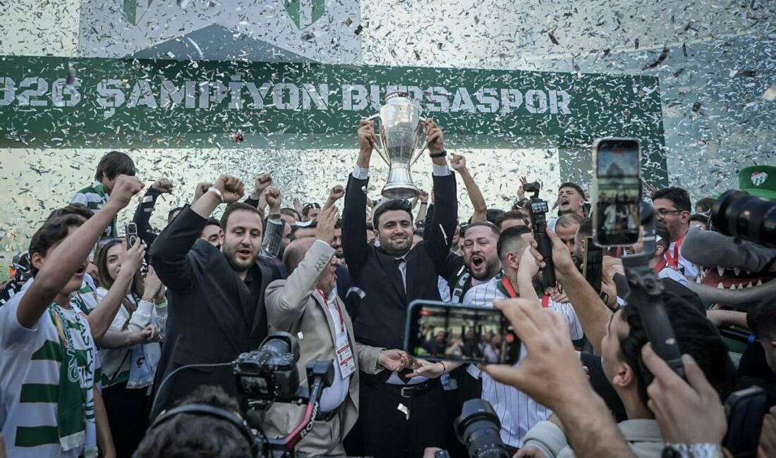 16 yıl önce tarih yazan Bursaspor’un ayak sesleri 16 yıl önce 16 Mayıs 2010'da Süper Lig'de şampiyon olarak