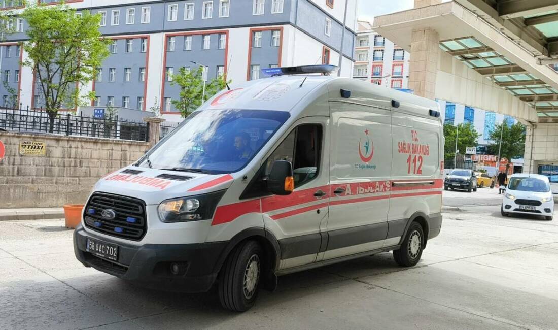 Elektrik akımına kapılan 1 işçi öldü, 1 işçi yaralandı Siirt'in Pervari ilçesinde elektrik akımına kapılan 1 işçi hayatını kaybetti,