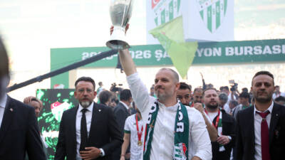 Bursaspor Teknik Direktörü Mustafa Er, baskıyla beslendiğini belirterek takımın başarısı