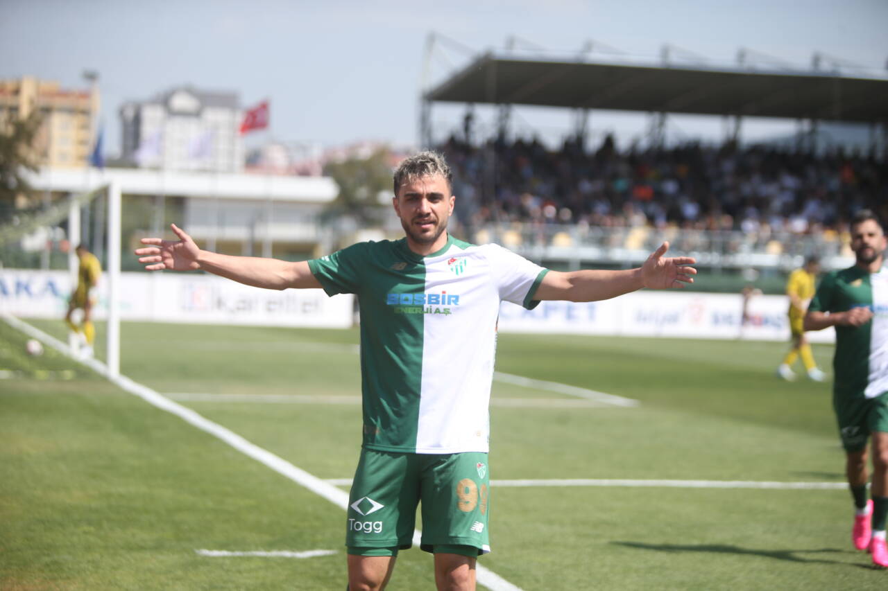 Bursaspor'dan bir ilk daha! Türkiye'de geçen olmadı... 2 emre8699