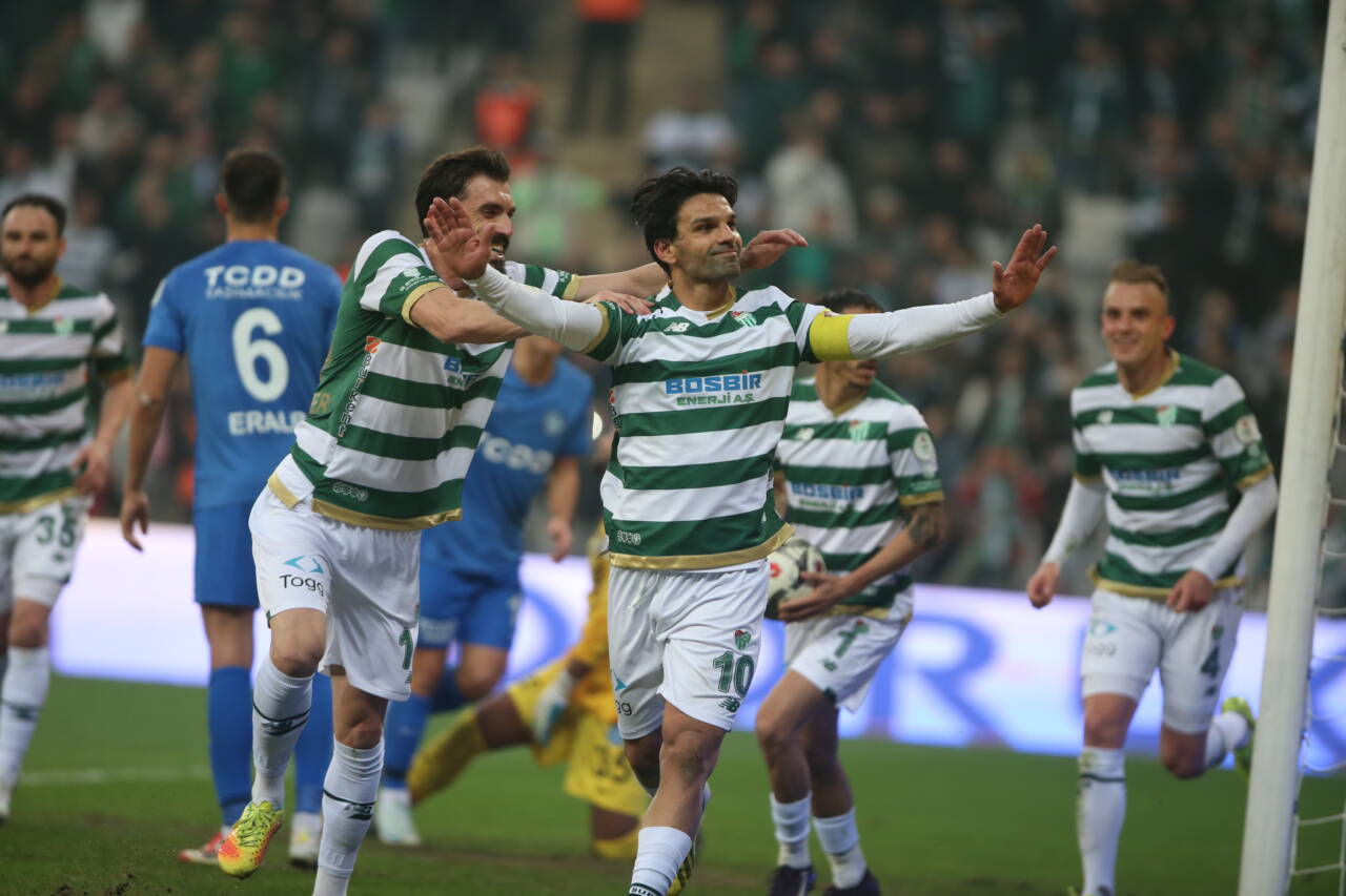 Bursaspor'dan bir ilk daha! Türkiye'de geçen olmadı... 1 emre8888