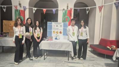 Bursa Erkek Lisesi’nde düzenlenen TÜBİTAK Bilim Fuarı törenle kapılarını açtı.
