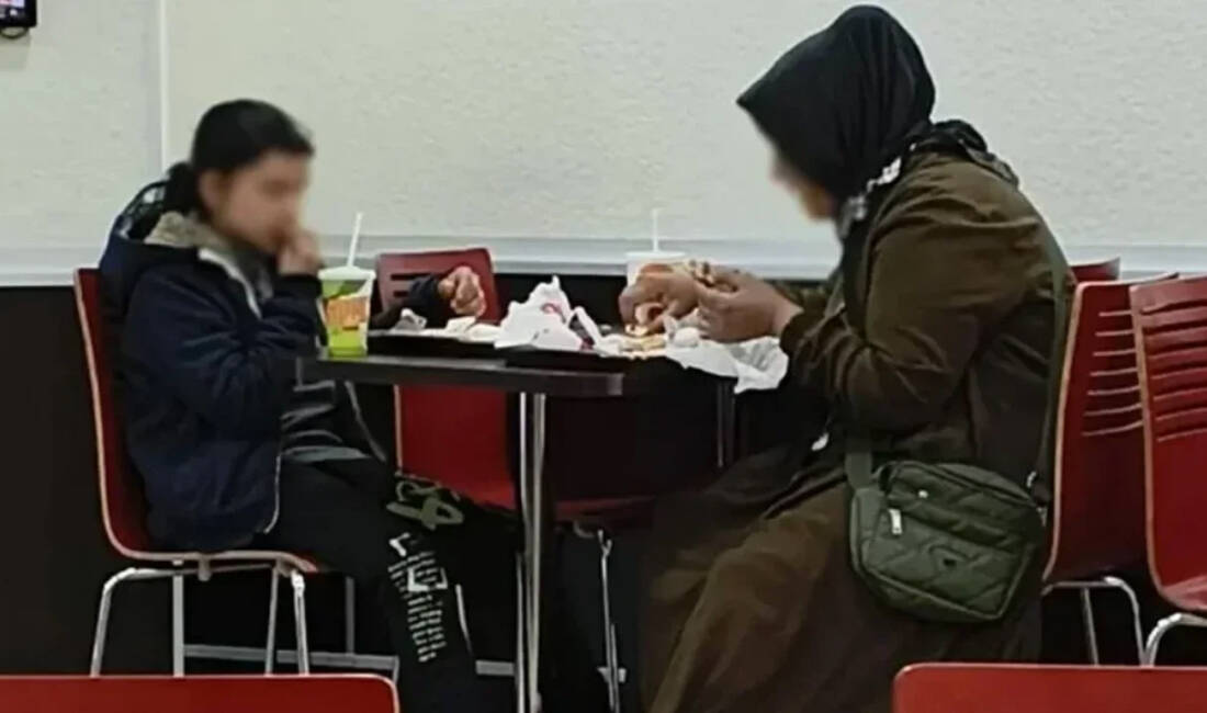 Zincir restoranda ayrımcılık iddiası: Bakanlık cezayı kesti Ticaret Bakanlığı, İstanbul'daki zincir fast food restoranında anne ve kızının