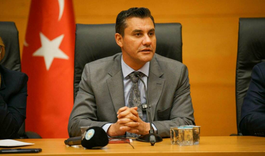 Manisa Büyükşehir Belediye Başkanı Ferdi Zeyrek'in, evinin havuzunda elektrik akımına