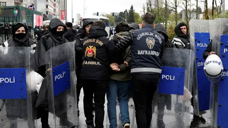 1 Mayıs gözaltılarında 580 kişi serbest İstanbul'da 1 Mayıs Emek ve Dayanışma Günü'nde gözaltına alınan 580