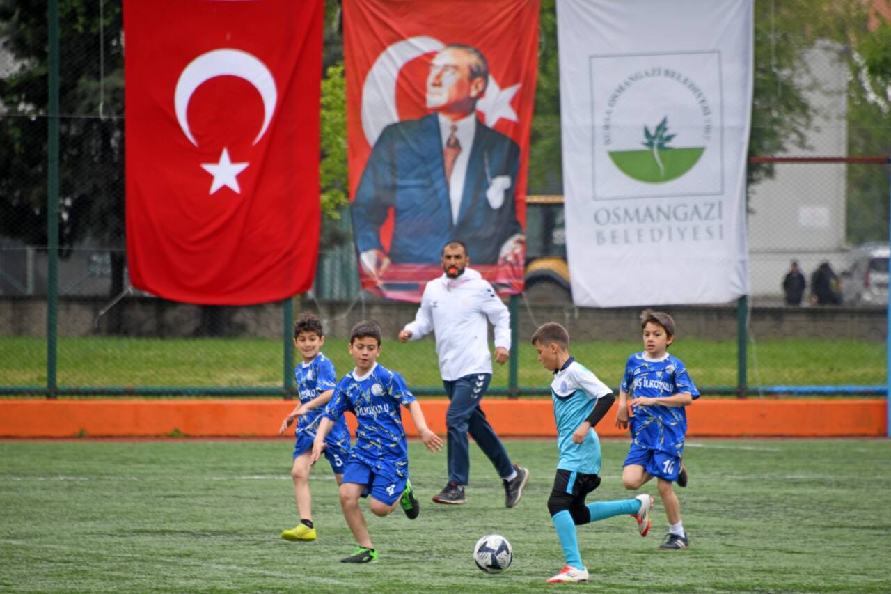 Bursa’da minikler bu şenlikte buluştu 7 Osmangazi’de Çocuklar Sahada Buluştu