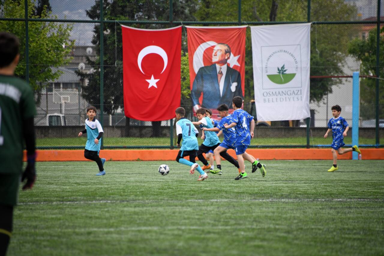 Bursa’da minikler bu şenlikte buluştu 8 Osmangazi’de Çocuklar Sahada Buluştu