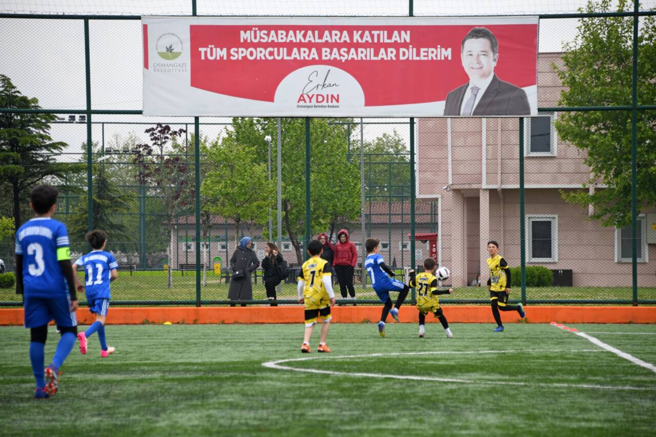 Bursa’da minikler bu şenlikte buluştu 9 Osmangazi’de Çocuklar Sahada Buluştu