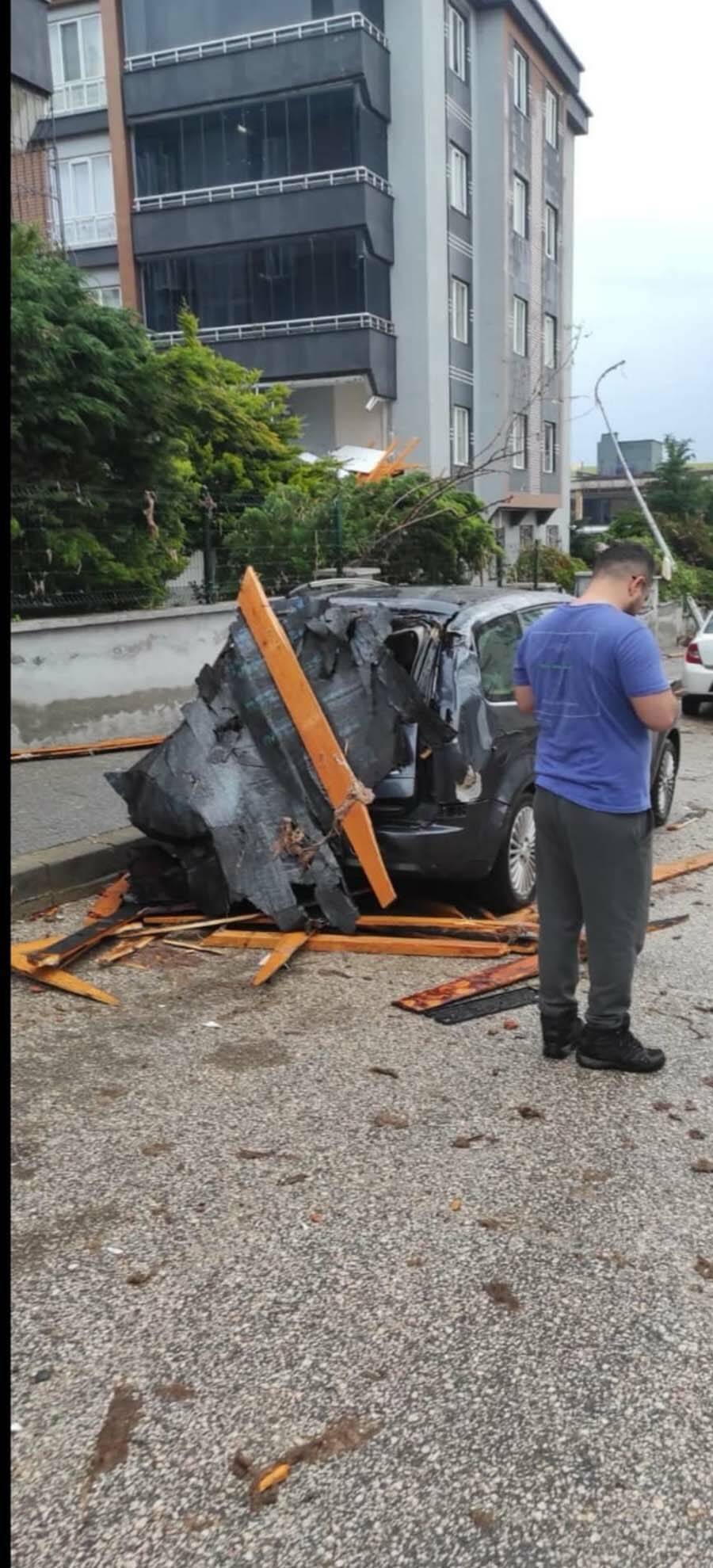 Birçok ili sağanak ve fırtına vurdu 7 gaziantepte saganak ve firtinada catilar uctu agaclar devrildi 23 yarali 56d0df7e1f0a