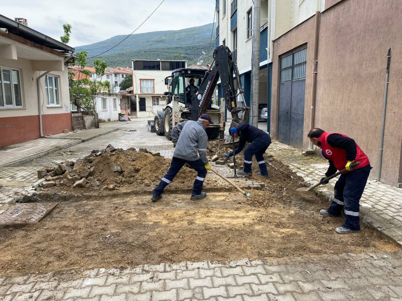 Bursa Gemlik'te acil müdahale ekibi iş başında 7 gemlik belediyesi acil mudahale ekibi sahada 1