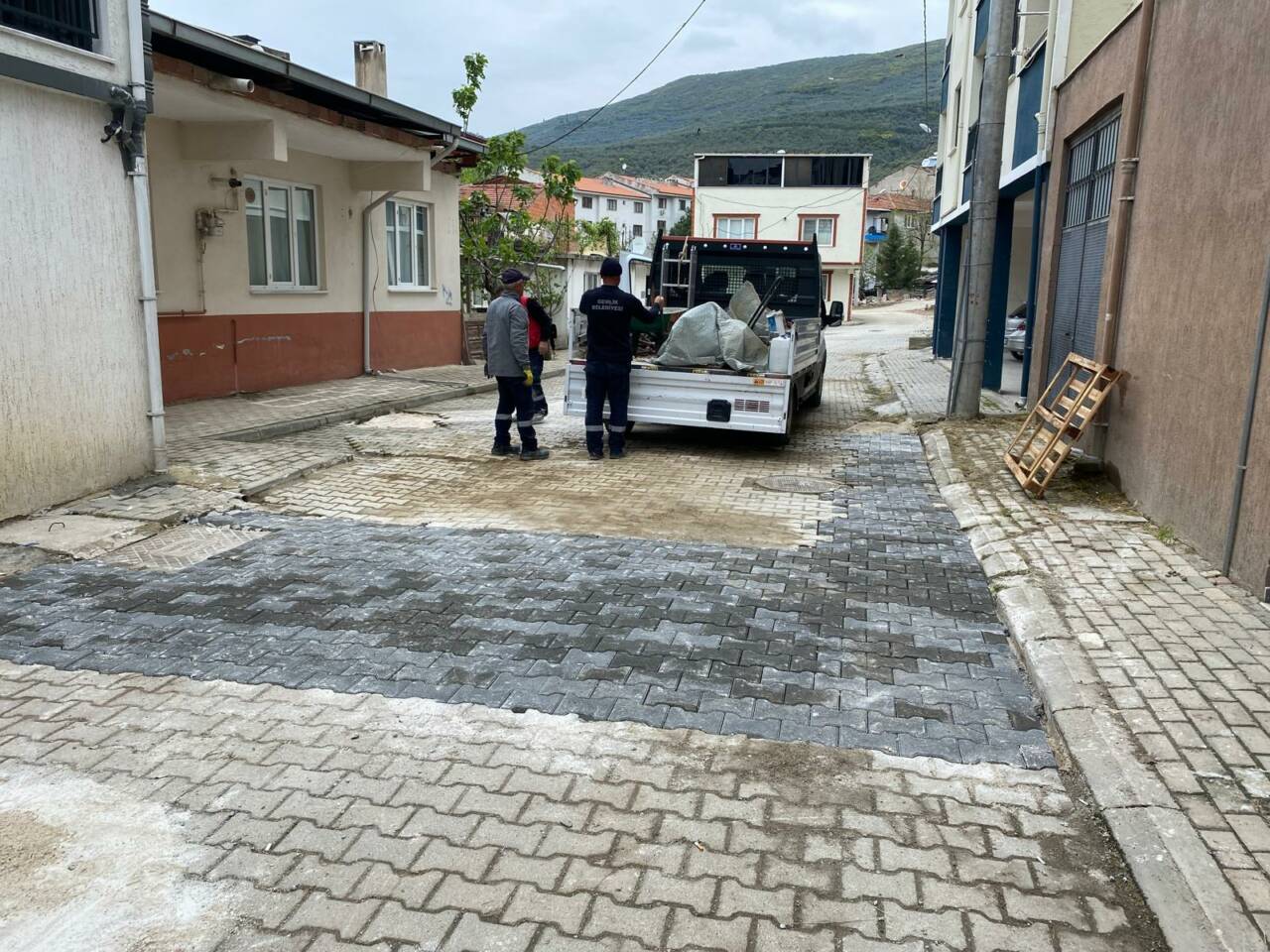 Bursa Gemlik'te acil müdahale ekibi iş başında 1 gemlik belediyesi acil mudahale ekibi sahada 2