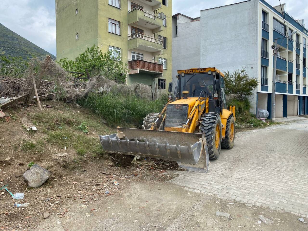 Bursa Gemlik'te acil müdahale ekibi iş başında 2 gemlik belediyesi acil mudahale ekibi sahada 3