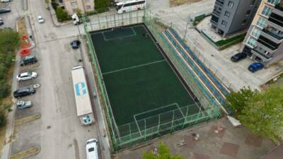 Gemlik Belediyesi, ilçedeki spor alanlarının daha güvenli ve kullanışlı hale