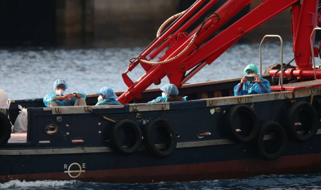 Hantavirüslü gemiden tahliyeler başladı Hantavirüs vakalarının tespit edildiği Hollanda bandıralı "MV Hondius" yolcu gemisi,