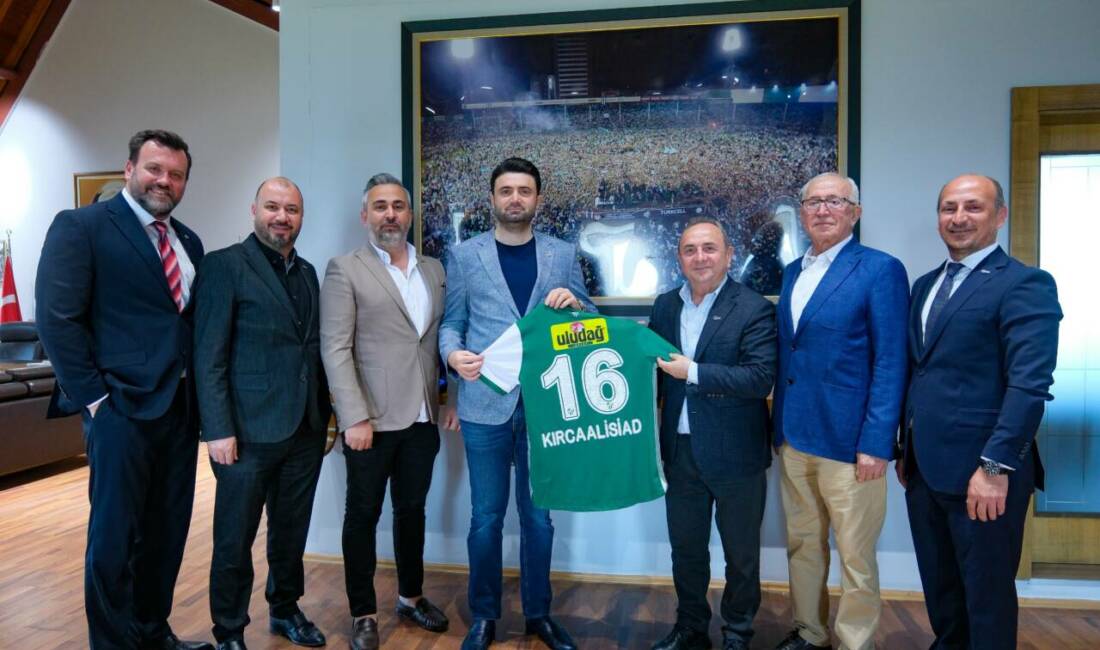 KIRCAALİSİAD’dan Bursaspor’a loca desteği Bulgaristan Kökenli Yönetici, Sanayici ve İş İnsanları Derneği, Bursaspor Başkanı