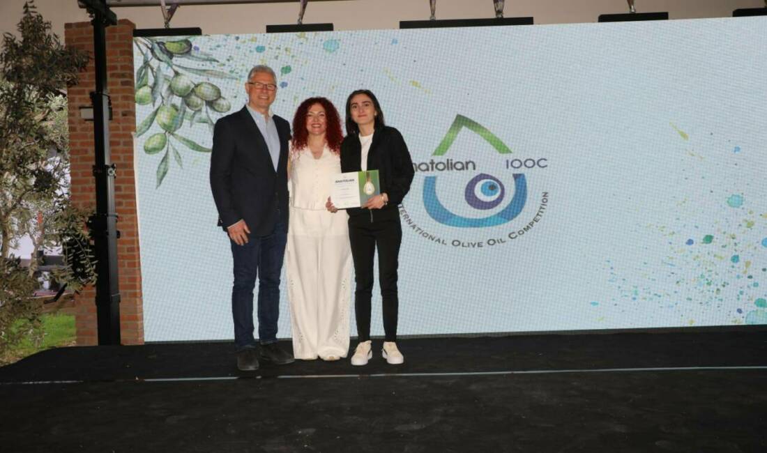 Bursa’nın marka ürününe uluslararası ödül Mudanya Belediye Başkanı Deniz dalgıç, Mudanya zeytinyağının aldığı kalite ve