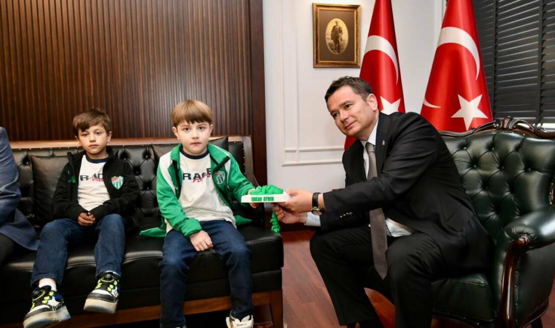 Bursalı DMD hastası Yağız Efe için Başkan Aydın’dan çağrı Osmangazi Belediye Başkanı Erkan Aydın, makamında ağırladığı DMD hastası Yağız