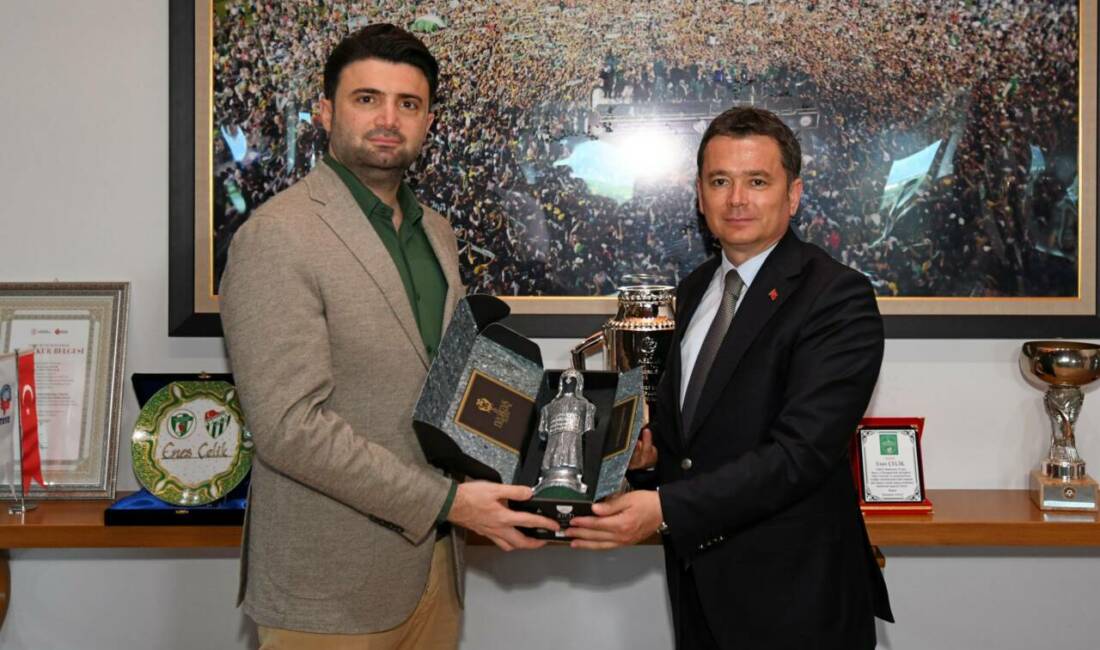 Osmangazi Belediye Başkanı Aydın’dan Bursaspor Başkanı Çelik’e ziyaret Osmangazi Belediye Başkanı Erkan Aydın, yeşil beyazlı kulübün Başkanı Enes
