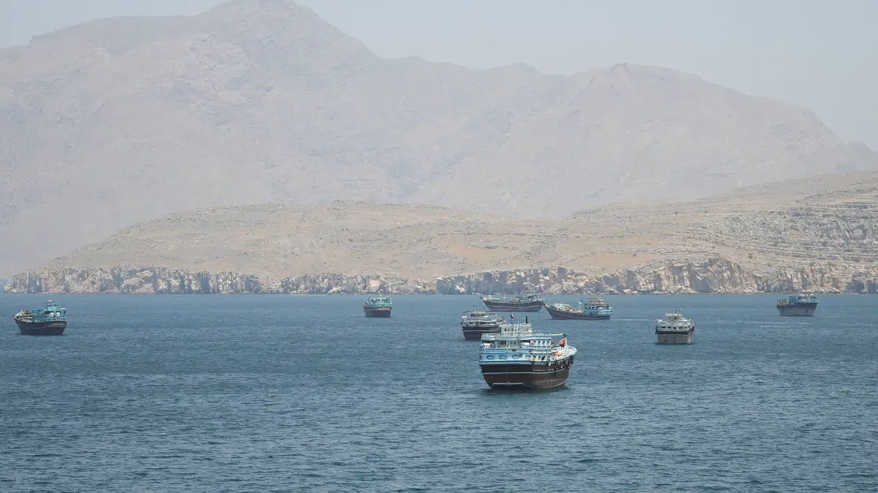 Hürmüz'de tansiyon yüksek: Bir gemi vuruldu 1 hurmuz gemi