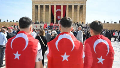 Siyasi isimlerden 19 Mayıs Atatürk'ü Anma, Gençlik ve Spor Bayramı'nın