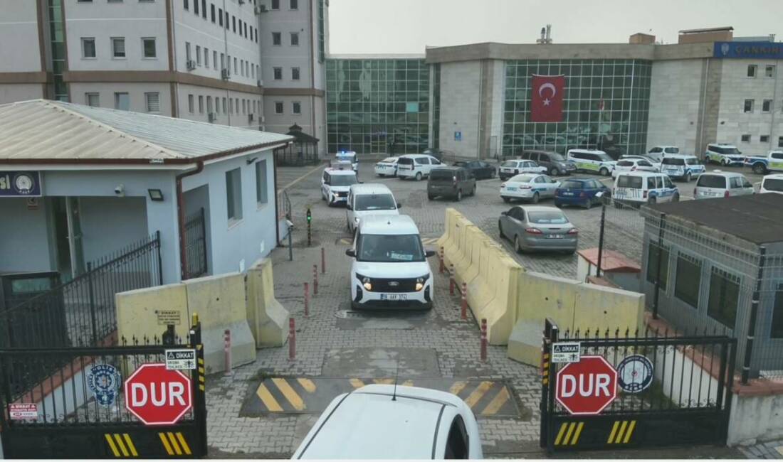 İki ilde fuhuş operasyonu: 4 gözaltı Çankırı merkezli 2 ilde düzenlenen fuhuş operasyonunda 4 şüpheli, gözaltına