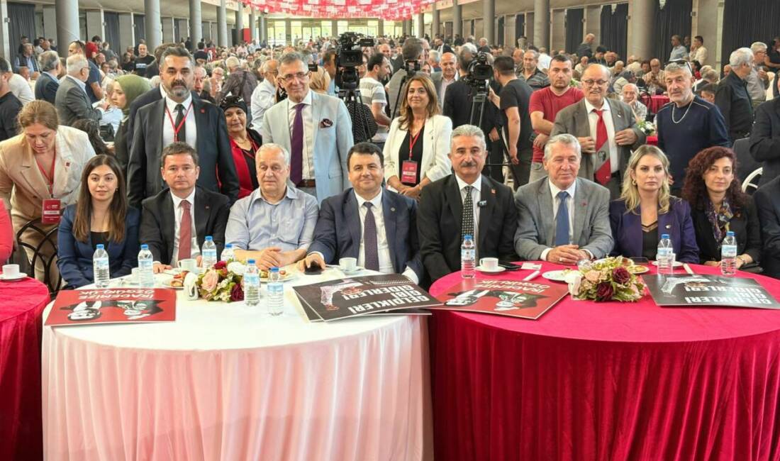 CHP Bursa teşkilatı bayramlaştı CHP Bursa İl Başkanlığı’nın Kurban Bayramı bayramlaşma programında dikkat çeken