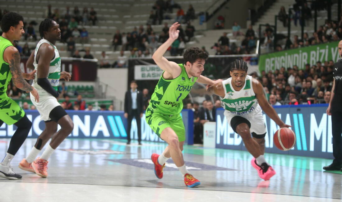 Bursaspor ve Tofaş birleşecek mi? Bursaspor Başkanı Çelik’ten flaş basketbol sözleri Başkan Çelik, Bursa'nın basketbolda da tek takımı olması gerektiğini savunarak,