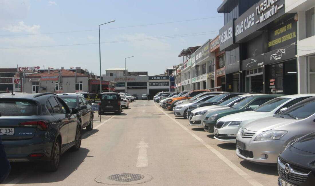 Bursa 2. el araç piyasasını altın vurdu! Otokoop’ta 80 bin liraya da araç var ama… Bursa Oto Galericiler Çarşısı (Otokoop) Başkanı Şahin Altın, ikinci el