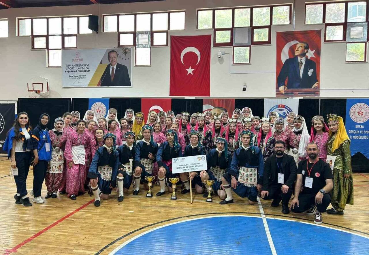 İnegöl Belediyesi Halk Dansları bölge finallerinde 3’te 3 yaptı 2 inegol belediyesi halk danslari bolge finallerinde 3te 3 yapti fba30daa9a83