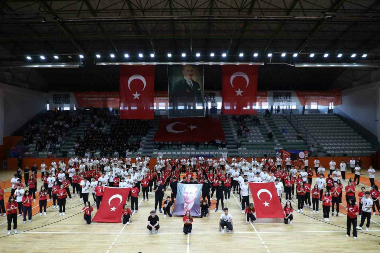 İnegöl’de 19 Mayıs coşkuyla kutlandı 2 inegolde 19 mayis coskuyla kutlandi 203c715979d2