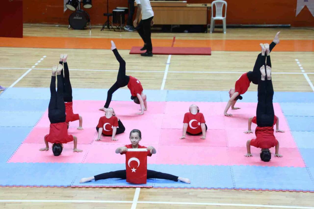 İnegöl’de 19 Mayıs coşkuyla kutlandı 5 inegolde 19 mayis coskuyla kutlandi 77edf02064c1