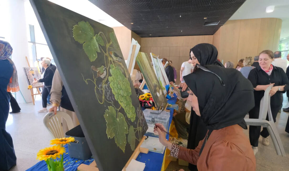 İNESMEK kursiyerlerinin resimleri görücüye çıktı İnegöl Belediyesi Sanat ve Meslek Eğitim Merkezi (İNESMEK) kurslarında eğitmen