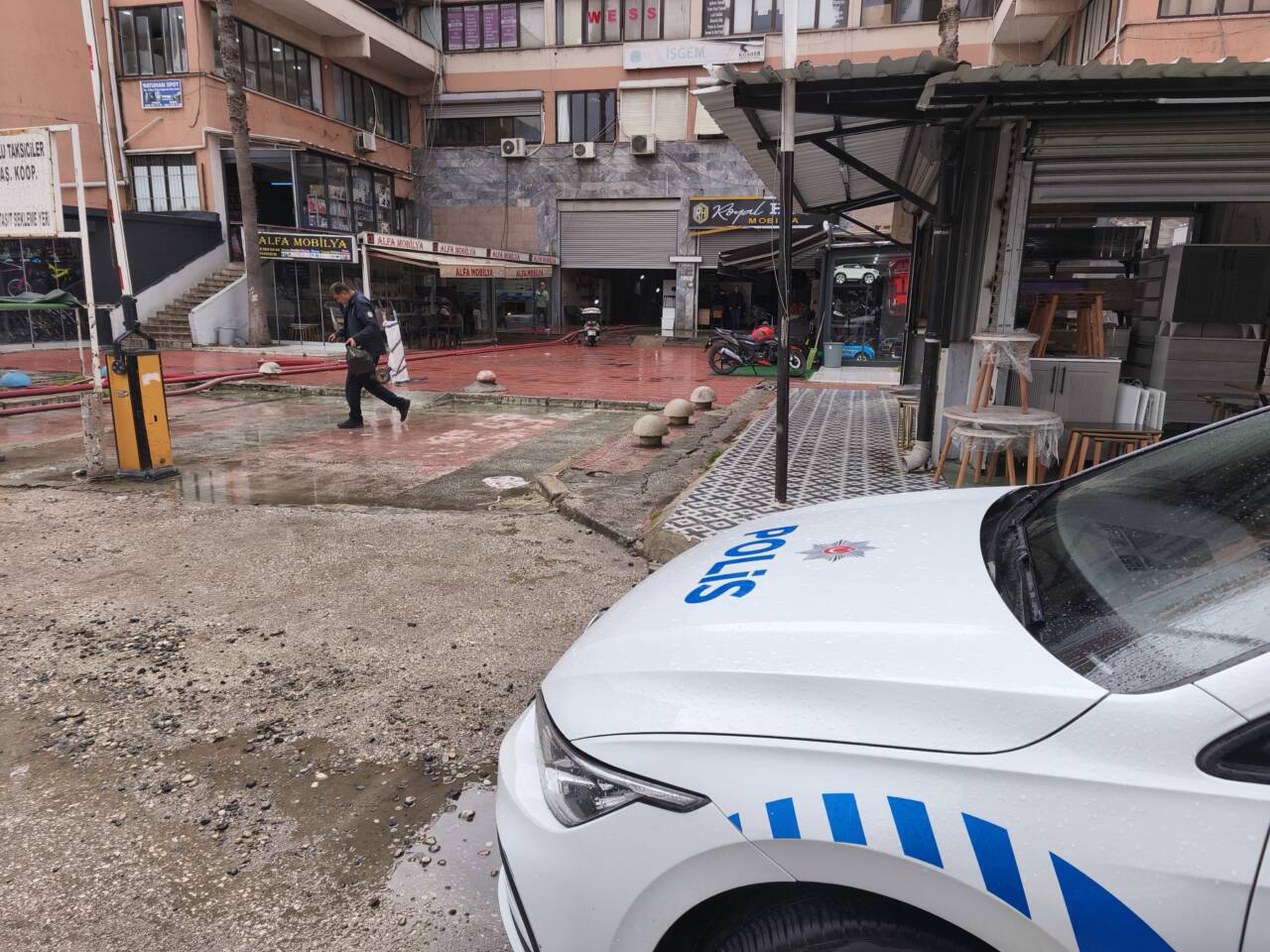 İş merkezinde silahlı saldırı 1 is merkezinde silahli saldiri af7978217e7b