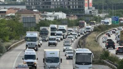 Kurban Bayramı tatili dolayısıyla İstanbul-İzmir Otoyolu'nun Bursa kesiminde akıcı yoğunluk