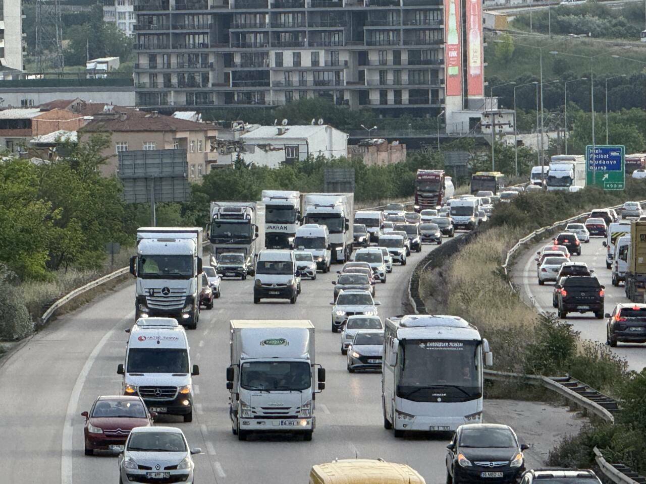 Bursa'da otobanda bayram yoğunluğu 3 istanbul izmir otoyolunda bayram tatili nedeniyle akici yogunluk yasaniyor d05abbc00544