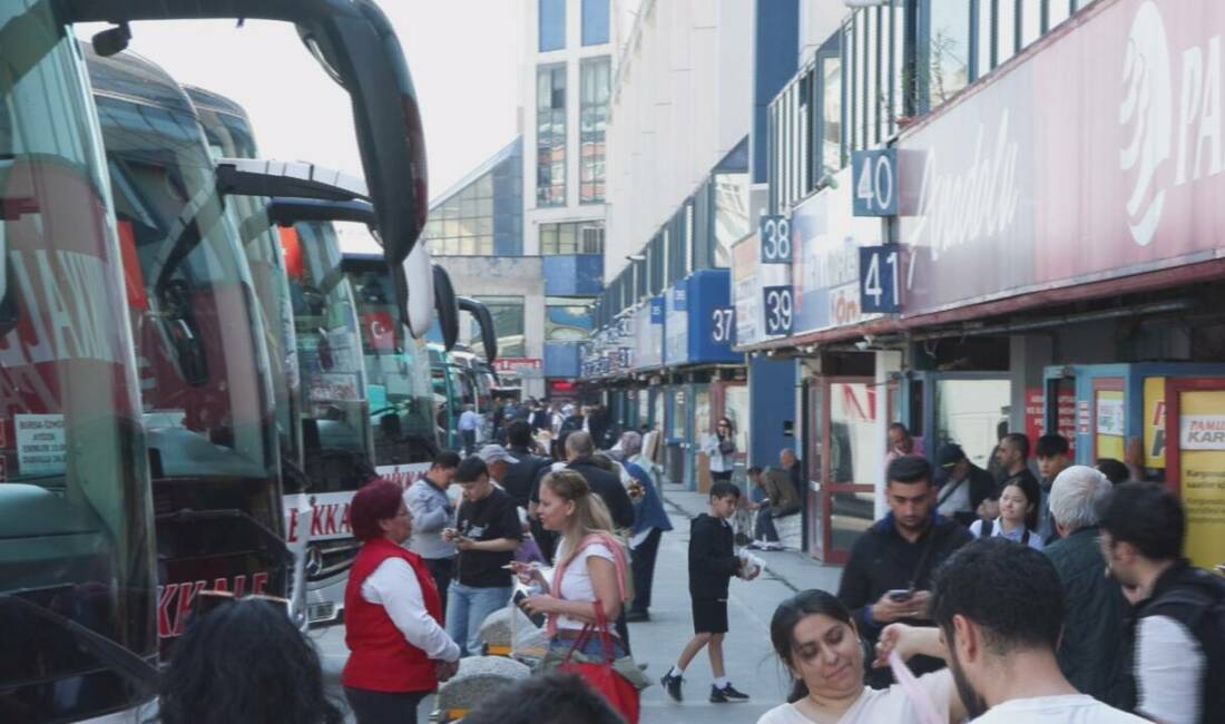 İstanbul’da otogarda Kurban Bayramı hareketliliği Kurban Bayramı tatilinin 9 güne çıkarılmasının ardından, 15 Temmuz Demokrasi