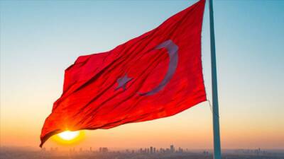Ankara'nın Bala ilçesinde yoldaki lastik parçalarını temizlediği sırada otomobilin çarptığı