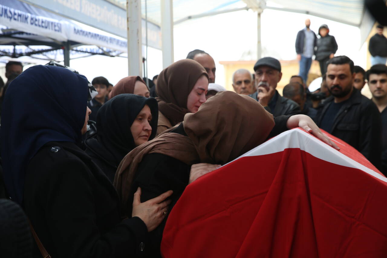 Almina için gözyaşları sel oldu! Acılı annenin sözleri yürek dağladı 1 kahramanmarastaki okul saldirisinda yaralanan ogrenci 18 gunluk yasam mucadelesini kaybetti 1066419c9f96