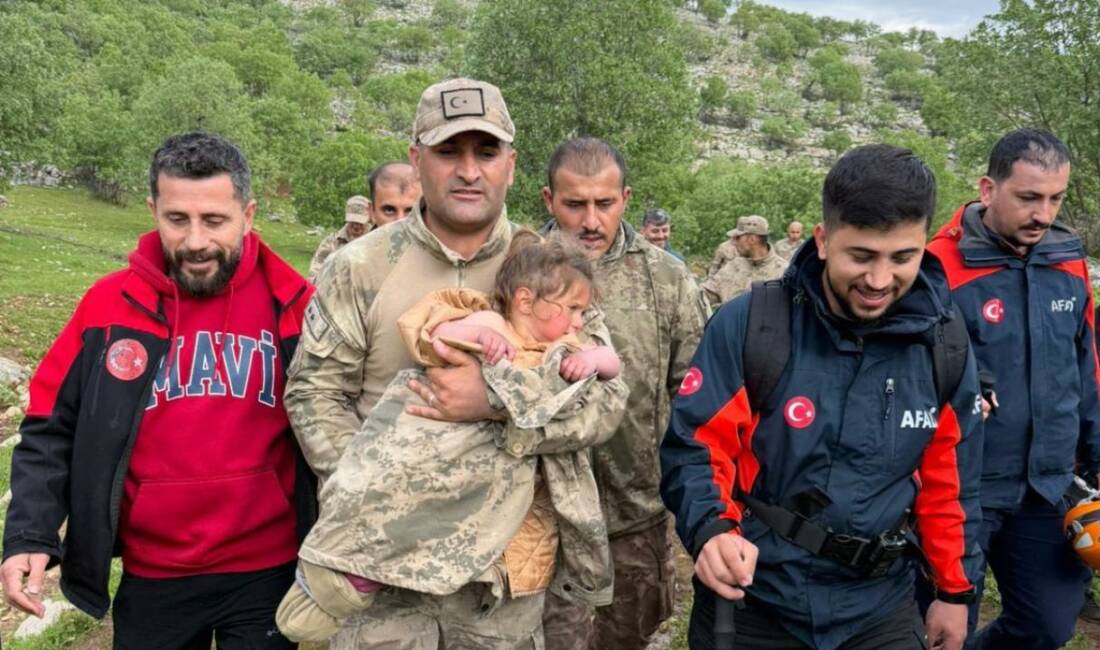 Kayıp 2,5 yaşındaki kız çocuğundan güzel haber Batman'ın Gercüş ilçesinde kaybolan 2,5 yaşındaki kız çocuğu ekiplerce bulundu.