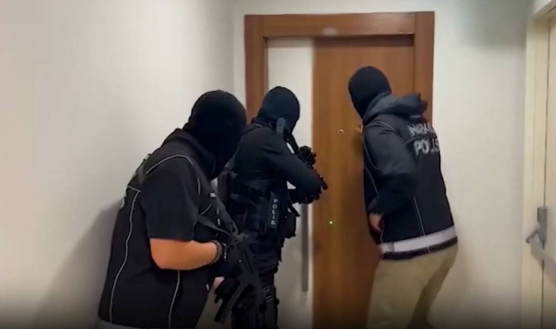 Kırmızı bültenle aranan zanlı İstanbul’da yakalandı Hollandalı makamlarca "suçtan kaynaklanan mal varlığı değerlerini aklama" suçundan kırmızı