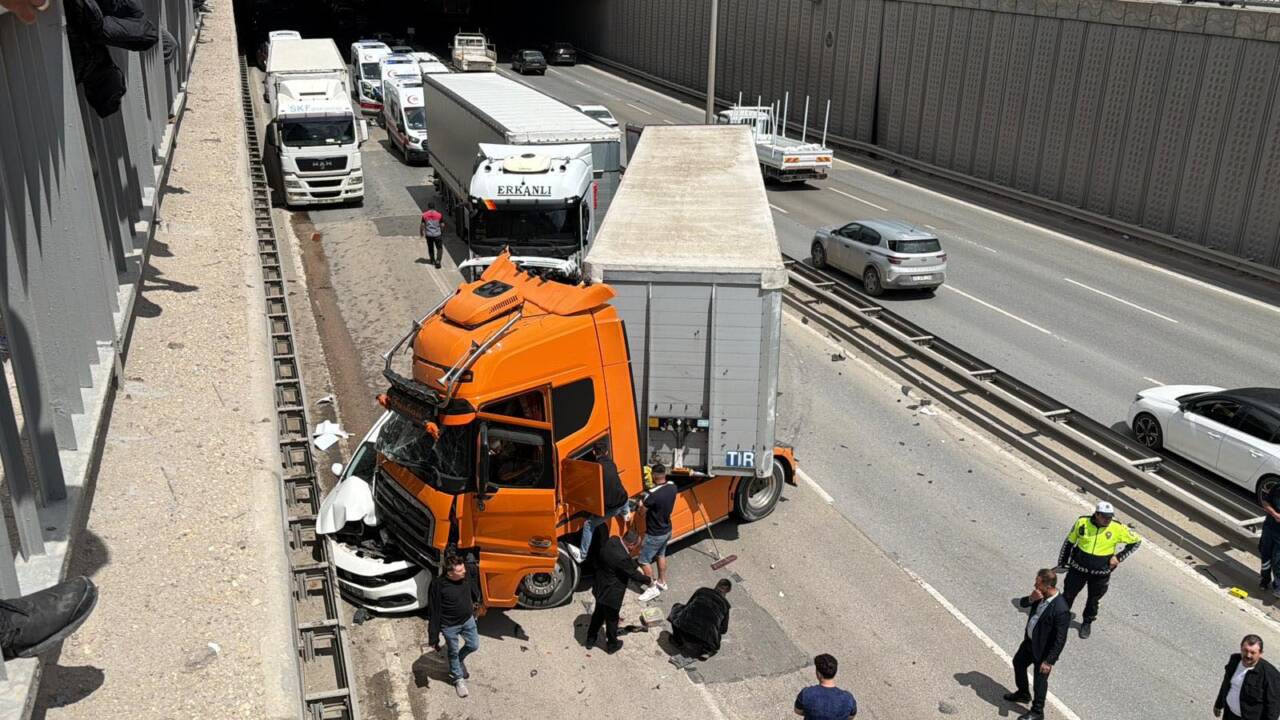 korkunc kaza tir ile duvar arasina sikisti 403993582d61