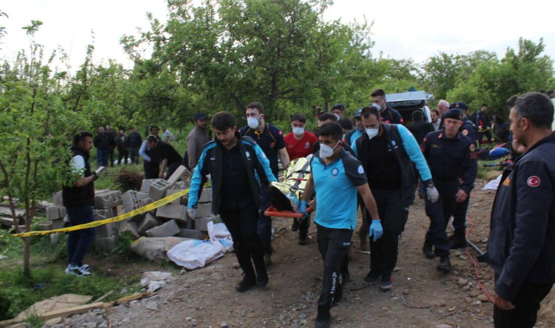 Köyde zincirleme facia: 2’si kardeş 3 ölü… Aksaray'da 2’si kardeş, 3 kişinin metan gazından zehirlenip öldüğü, kurtarmaya