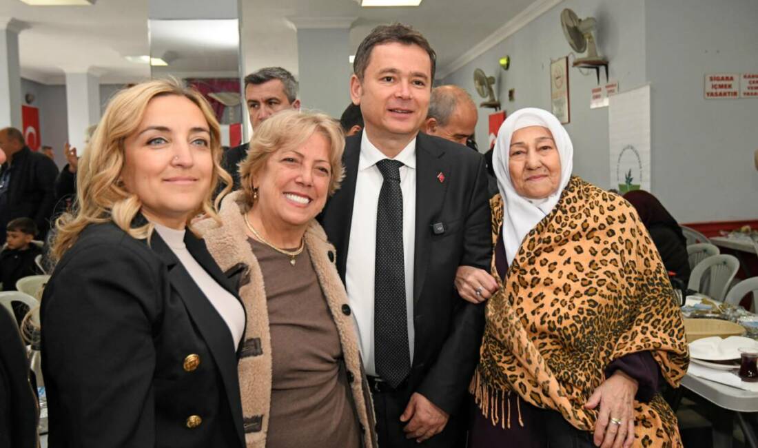 Osmangazi Belediye Başkanı Erkan Aydın, Sırameşeler Mahallesi’nde düzenlenen kahvaltı programında mahalle