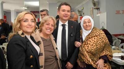 Osmangazi Belediye Başkanı Erkan Aydın, Sırameşeler Mahallesi’nde düzenlenen kahvaltı programında mahalle
