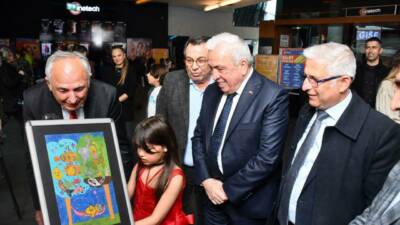 Sanata olan ilgisi ve hayal gücüyle dikkat çeken 7 yaşındaki